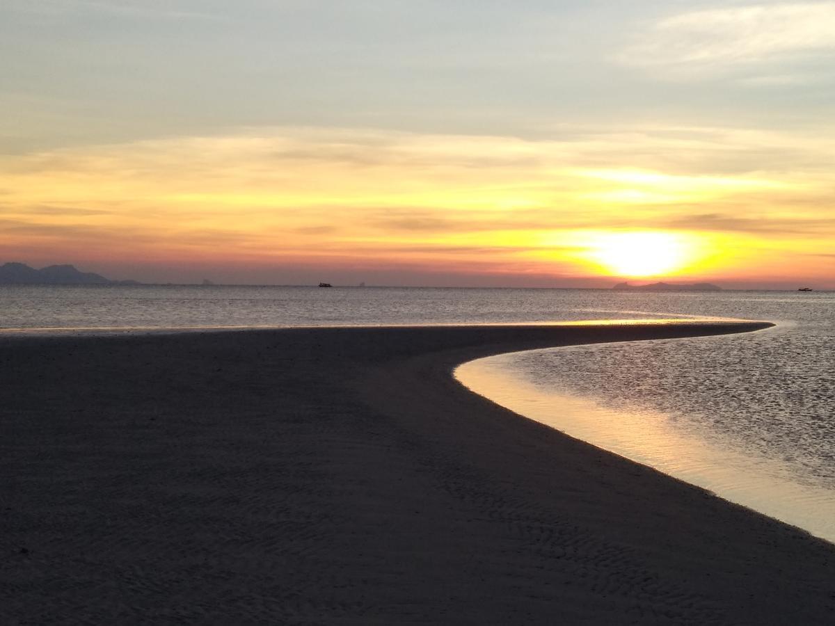 Right On The Beach House Villa Taling Ngam Beach Exteriör bild